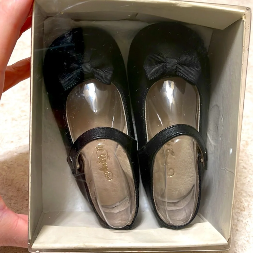 VINTAGE BABY CAPEZIO BLACK LEATHER MARY JANE CRIB SHOES IN BOX